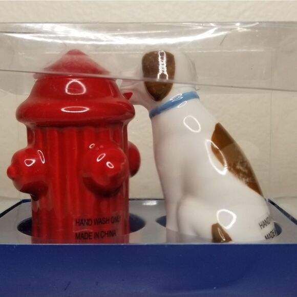 Dei Dog with Fire Hydrant Salt and Pepper Shaker Set NIB - Picture 4 of 10